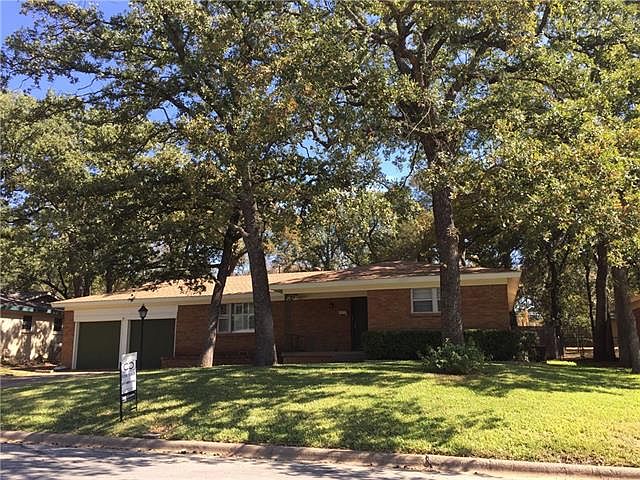 1st image of 713 Oakwood Dr