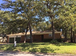 713 Oakwood Dr, Euless, TX 76040