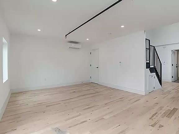4th image of 176 Bayard St #1