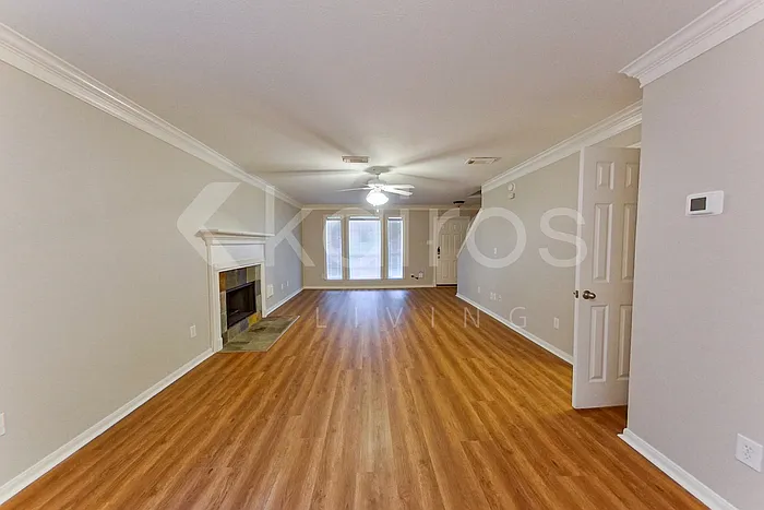 3 bed, 2.5 bath, 2062 sqft, $1,875 — Photo 2