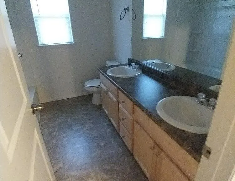 823 Lakebrook Ct — Photo 8