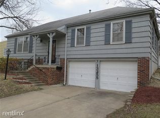 13255 Park Hills Dr, Grandview, MO 64030