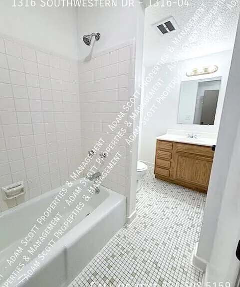 1316 Southwestern Dr #4 — Photo 5