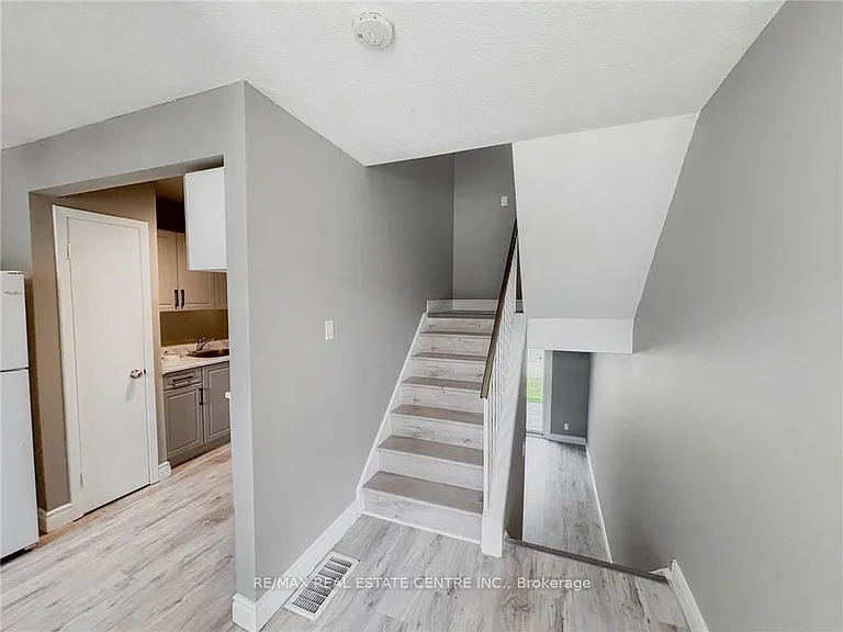 222 Harvard Pl #G — Photo 9