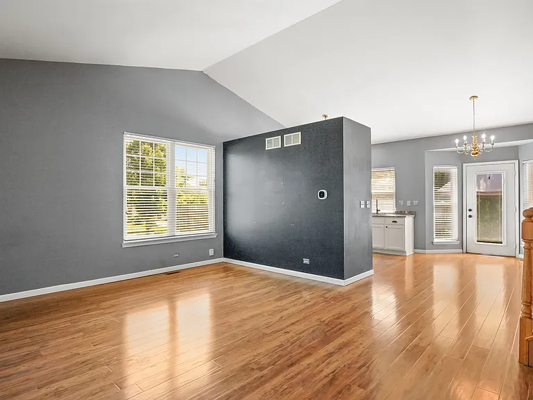 776 Chesterfield Ln — Photo 4
