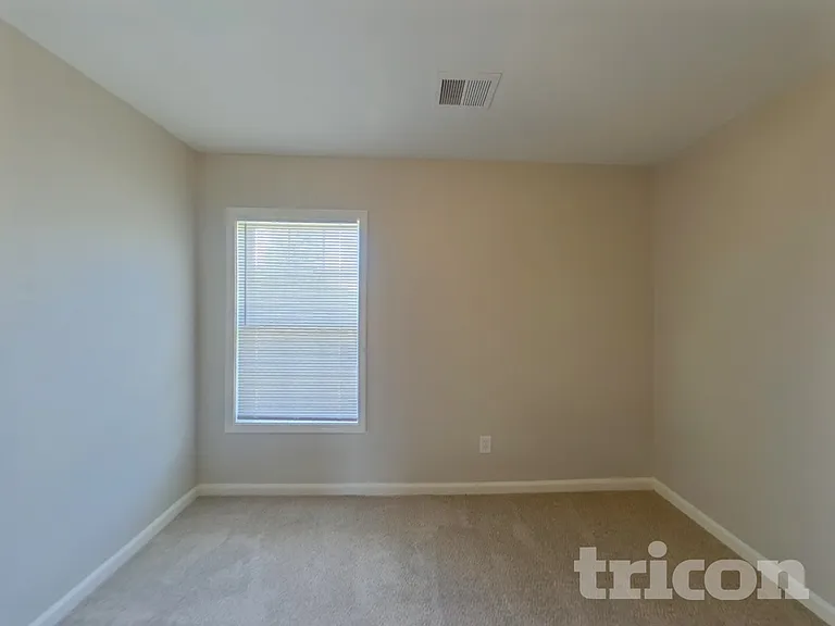 403 Parkstone Ct — Photo 13