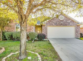 1140 Edgewater Dr, Azle, TX 76020