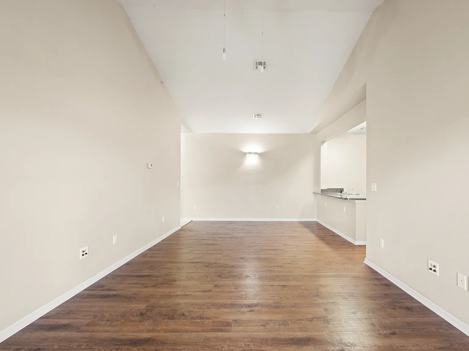 2 bed, 980 sqft, $1,250 — Photo 1