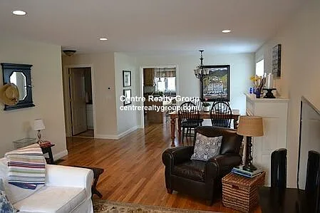 3 bed, 2.5 bath, 20002 sqft, $5,000 — Photo 3