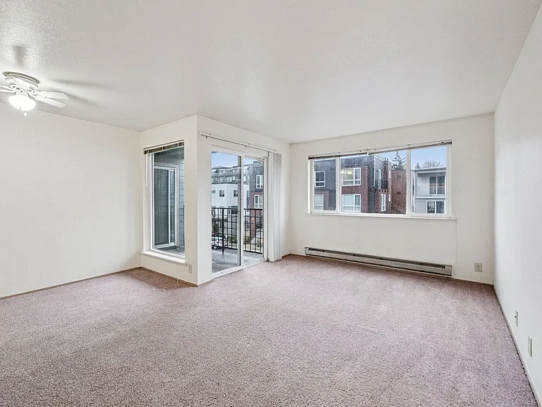 University Court Apartments — Photo 12