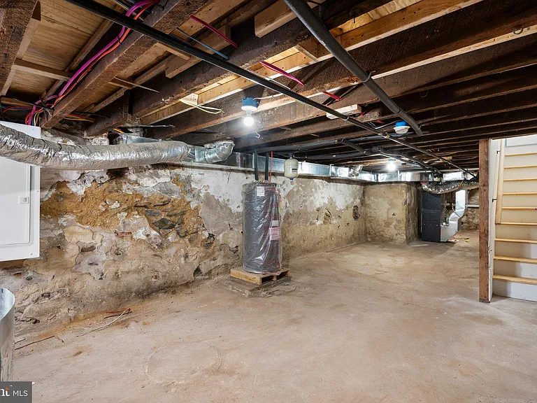 2055 Dickinson St — Photo 22