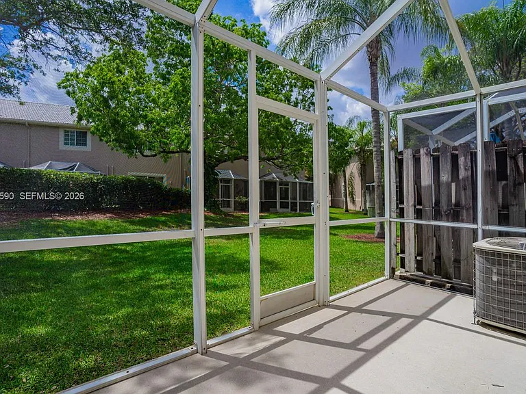 2098 Madeira Dr — Photo 36