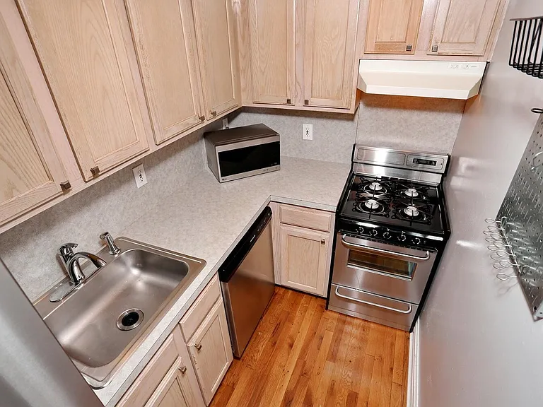 461 4th St #1W — Photo 8