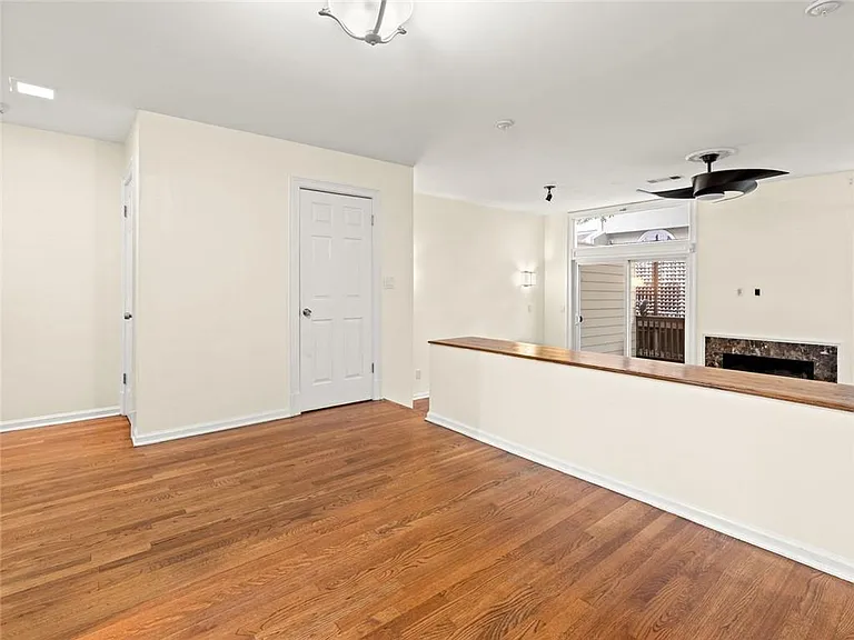 206 6th St NE #206 — Photo 2
