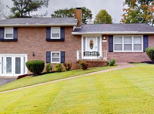1310 Plantation Dr, Johnson City, TN 37604