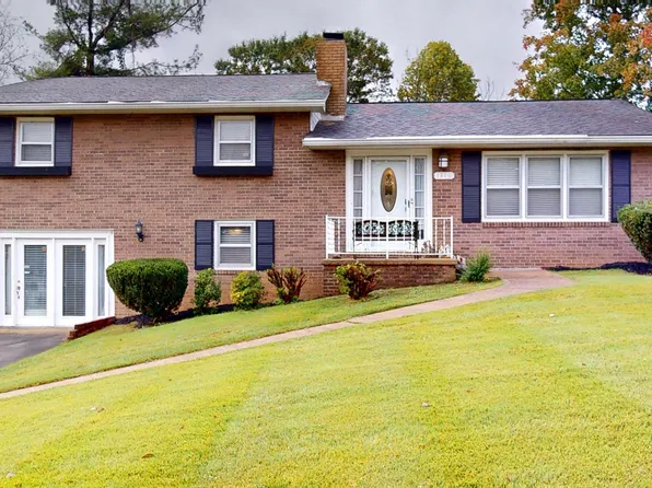 1310 Plantation Dr, Johnson City, TN 37604
