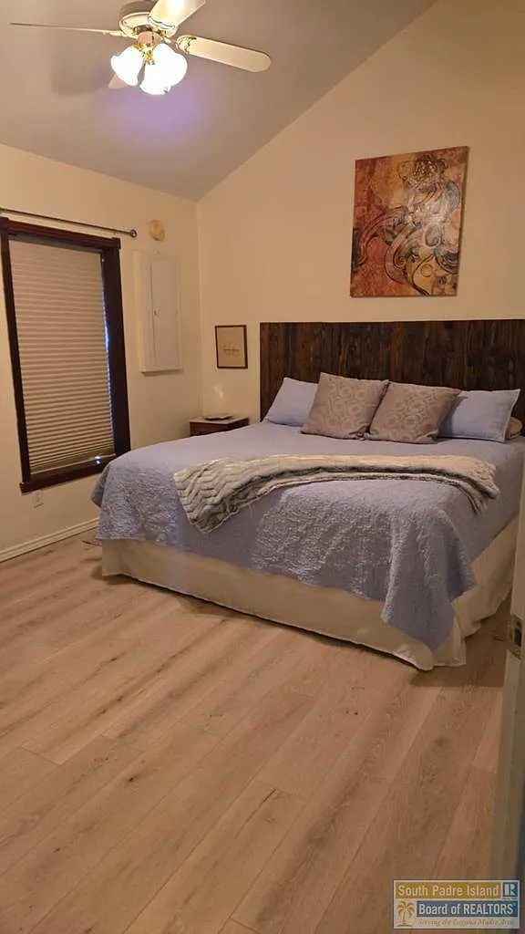 2 bed, 1.0 bath, 1200 sqft, $2,200 — Photo 3