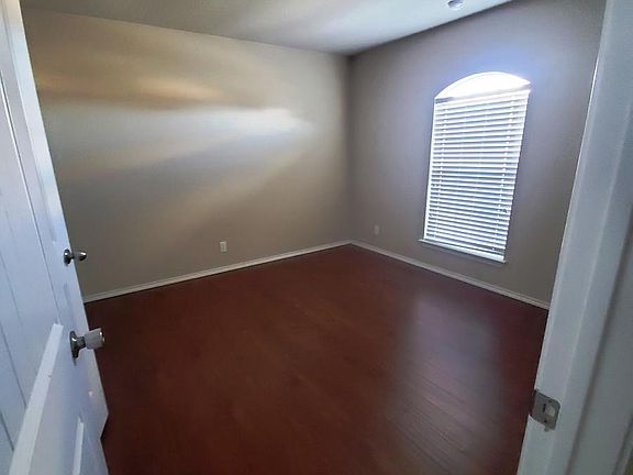 4th image of 3804 Clementine Dr