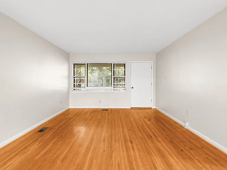 602 W Devon Ave — Photo 13