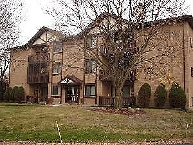 1st image of 6015 Lakeside Pl