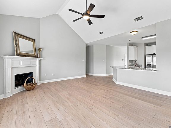 4th image of 43266 N Henderson Ave