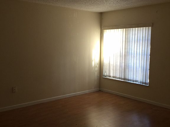 5th image of 4156 Inverrary Dr APT 205