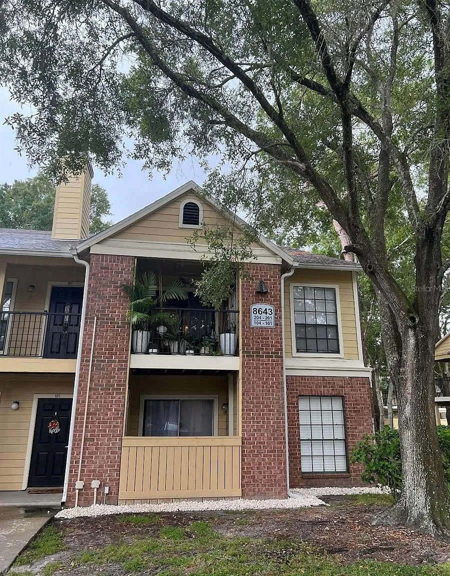 8643 Mallard Reserve Dr — Photo 1