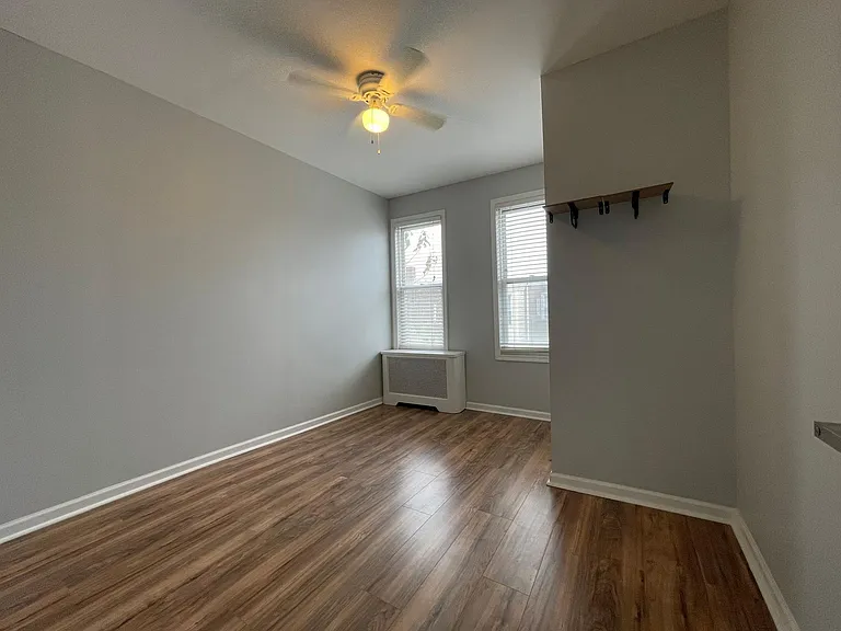 2444 E Huntingdon St — Photo 9