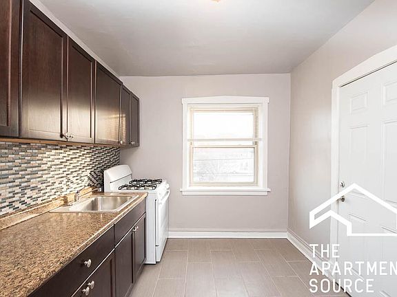 3rd image of 4029 W Melrose St APT 2E