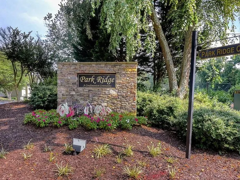 516 Park Ridge Cir — Photo 28