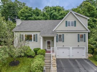 198 McLane Ln, Manchester, NH 03104