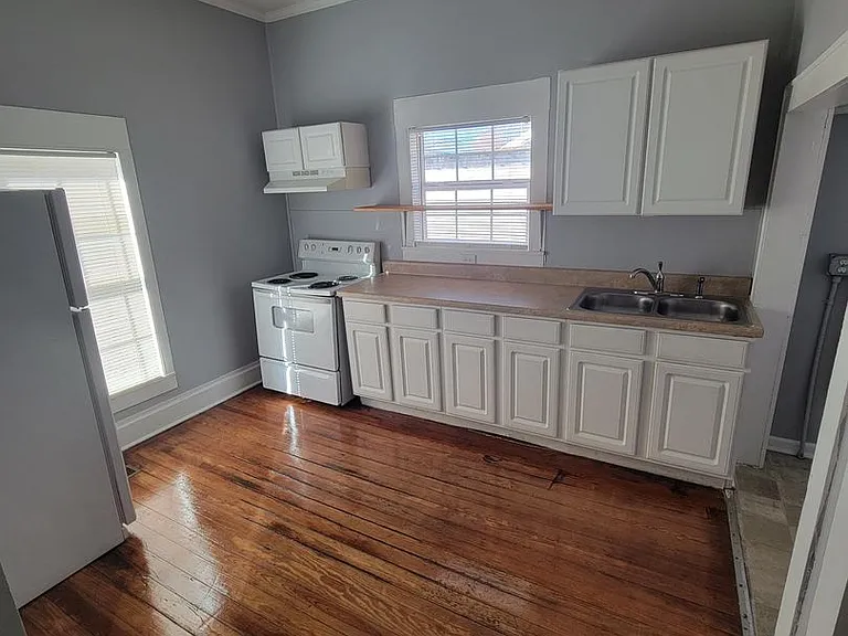 1013 Attica St — Photo 6