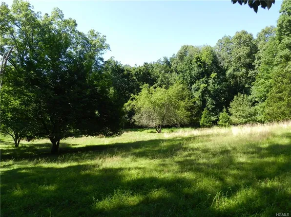 416 S Mountain Rd, New City, NY 10956