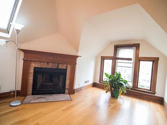 2nd image of 3745 N Keeler Ave Unit 3