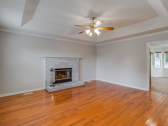 5th image of 513 Livebark Ln