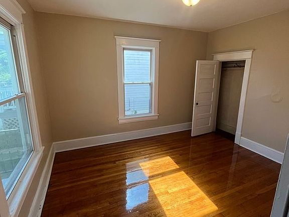 3rd image of 1130 Tompkins Ave SE