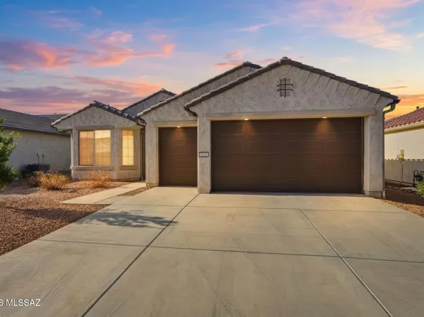 1432 E Golden Rock Way, Green Valley, AZ 85614