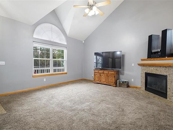 5th image of 509 SE Saratoga Dr