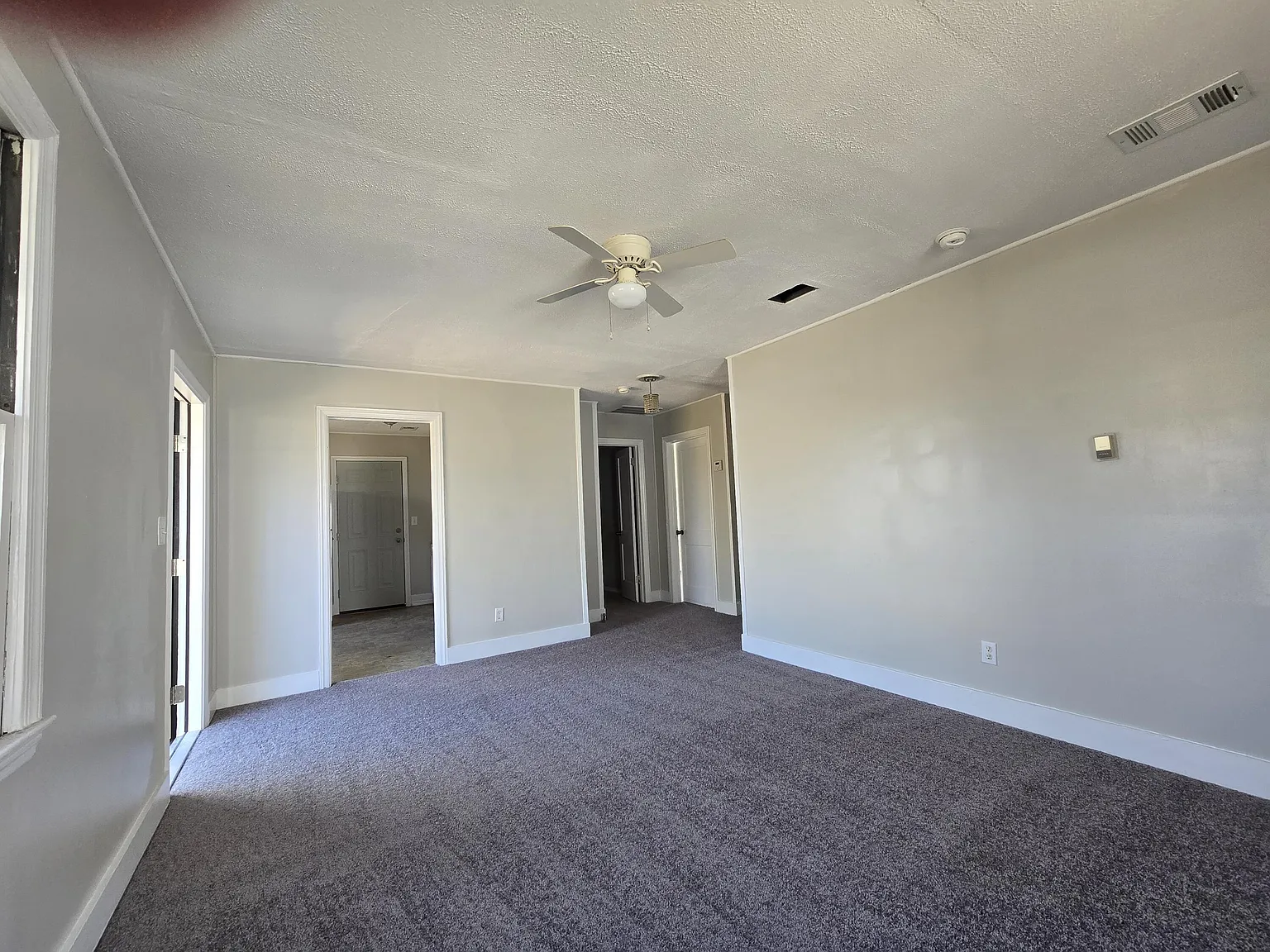 2 bed, 1.0 bath, 900 sqft, $1,100 — Photo 4