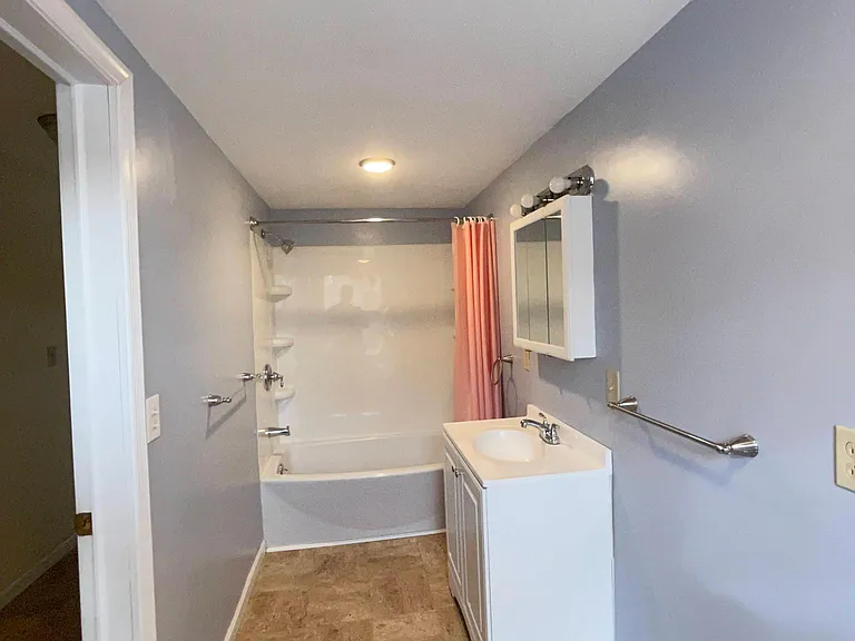 315 W Laurel Blvd #2 — Photo 5