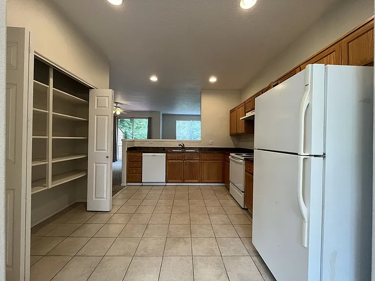 149 NE 75th Ave — Photo 6