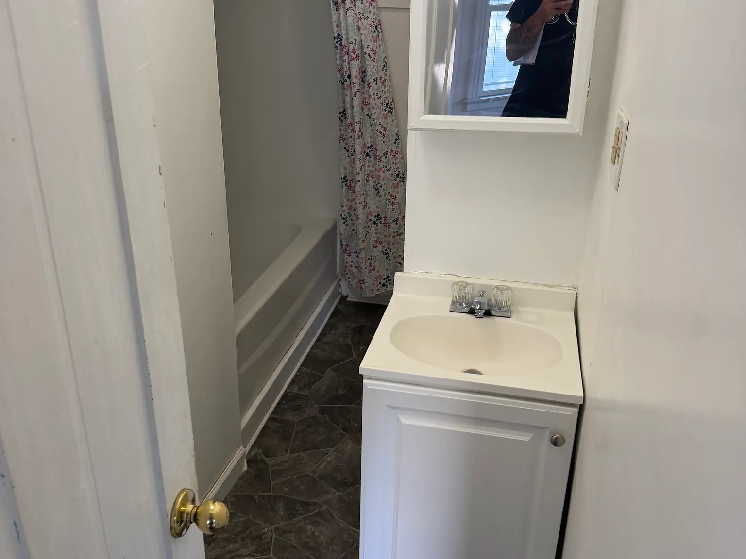 4 bed, $1,750 — Photo 1