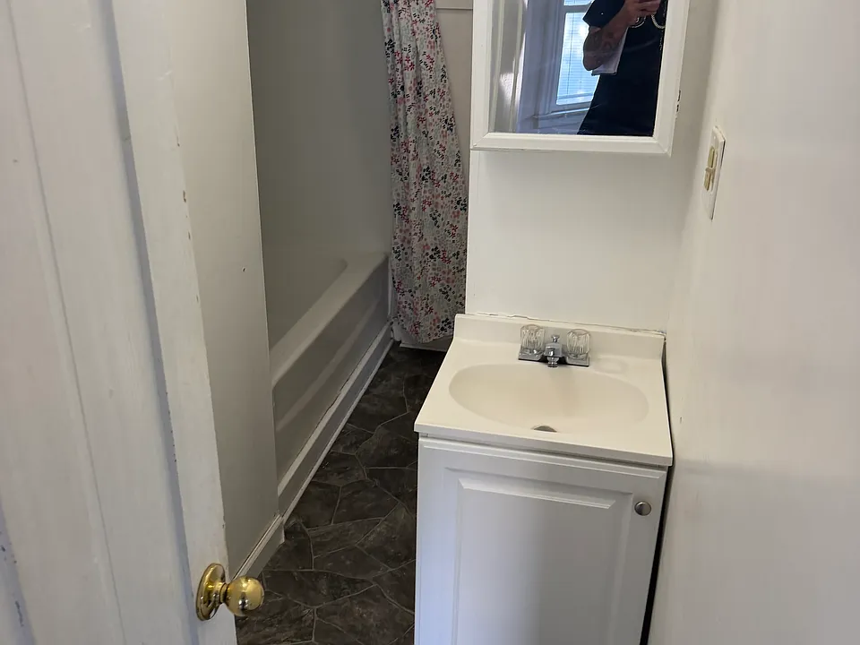 21 Lincoln Ave #2