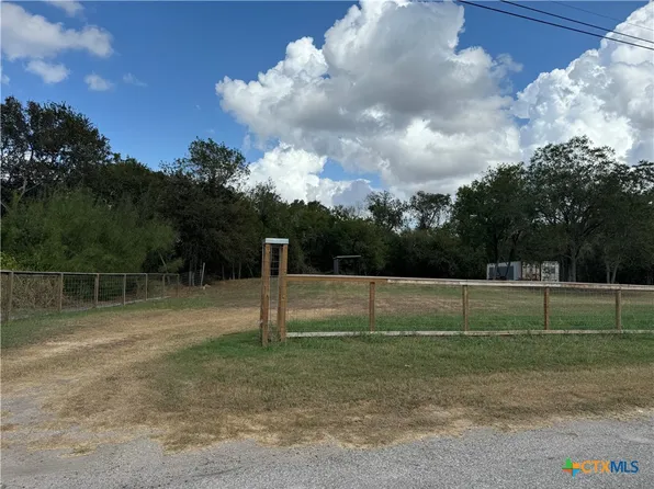 408 W South St, Victoria, TX 77901