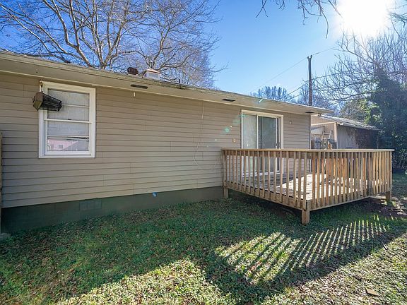 4th image of 121 Goodlet Cir