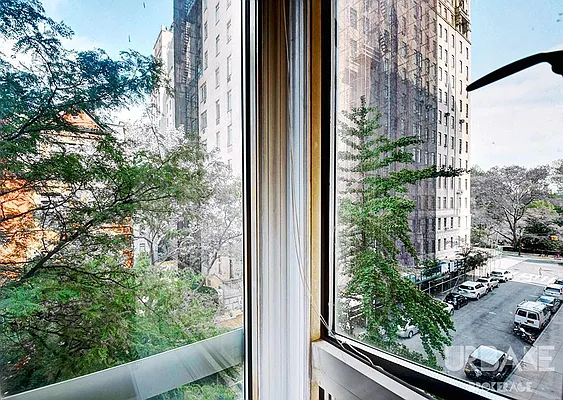 Rented by Urbane Brokerage | media 73