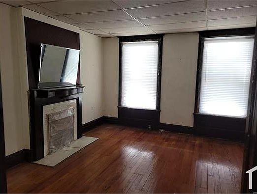 5th image of 4537 Clarence Ave #2