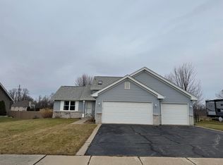 906 Meadow Ln, Winnebago, IL 61088