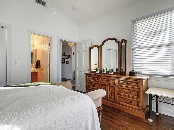 5th image of 2428 Tuscany Dr