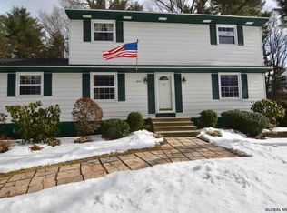 15 Bayberry Dr, Halfmoon, NY 12065